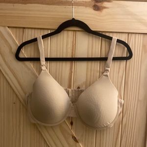 Motherhood Nursing Bra sz 38DD. Excellent condition, only worn 5-10 times